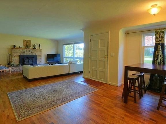 4th image of 3211 Cottonwood Ave