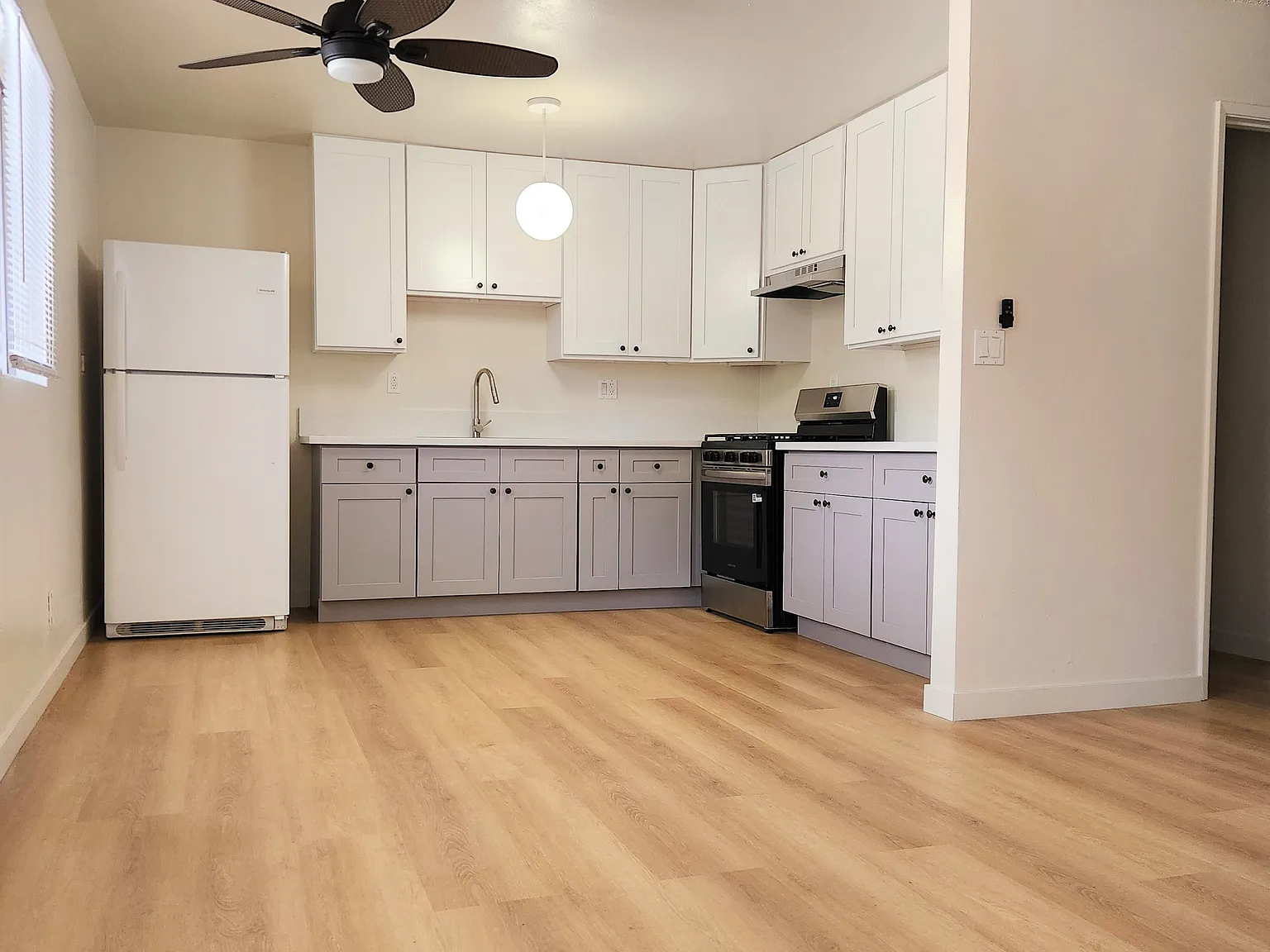 3 bed, 900 sqft, $2,900 — Photo 2