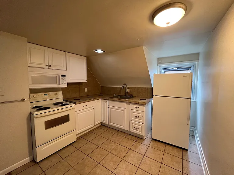 217 Stratford Ave #4 — Photo 4