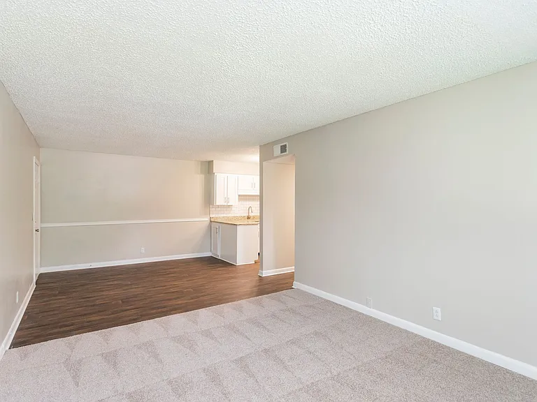 Parkview Flats — Photo 12