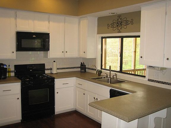 5th image of 225 Softwood Cir