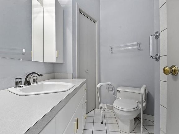 4th image of 3470 Kingston Ln