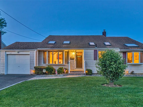 367 Pacific Street, Massapequa Park, NY 11762