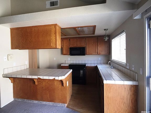 2nd image of 3213 Suffolk Dr