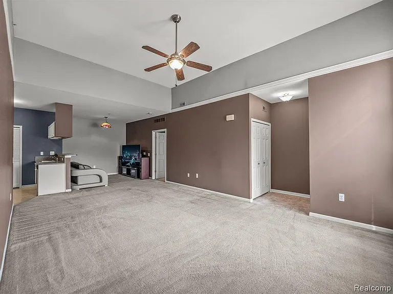 7683 Ambassador Dr — Photo 5