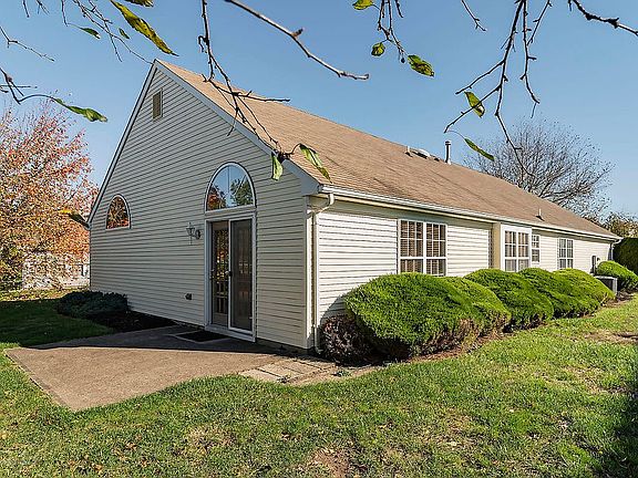 3rd image of 2478 Crisfield St