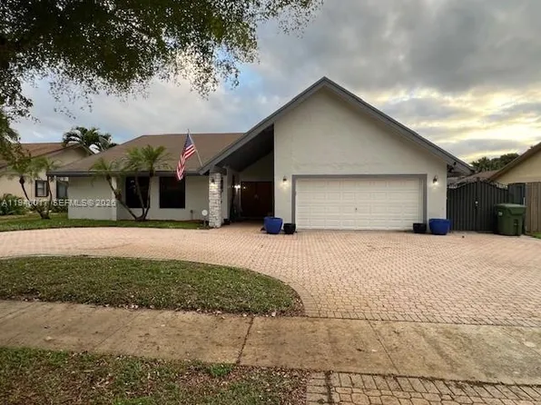 10140 NW 21st Ct, Pembroke Pines, FL 33026