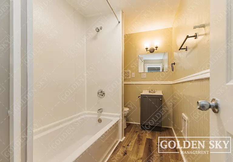 216 N Pershing Dr — Photo 8