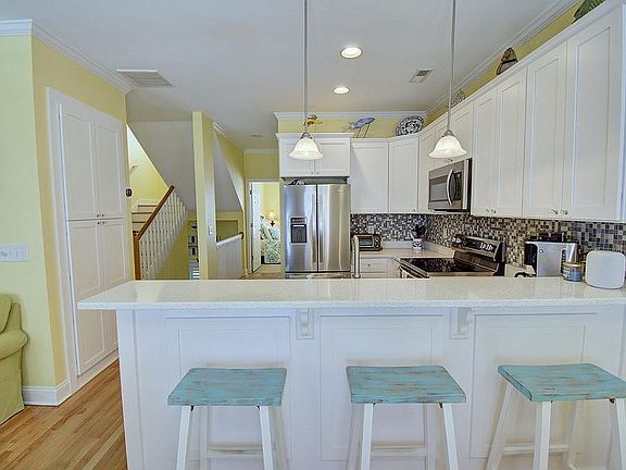 5th image of 19 Causeway Dr #J