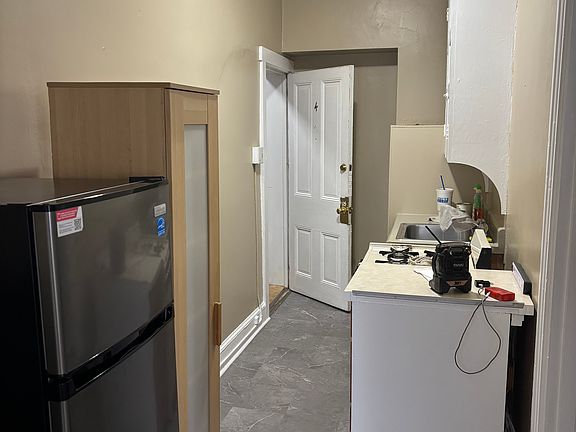 3rd image of 545 W Lemon St APT 4