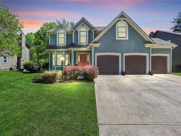 8403 W 152nd Ter, Overland Park, KS 66223