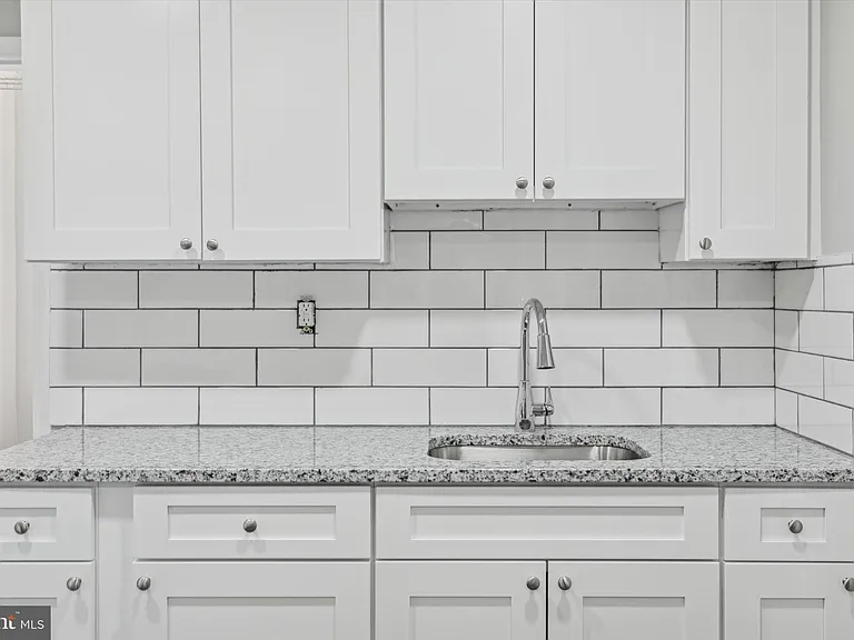 326 E Airy St #1 — Photo 3