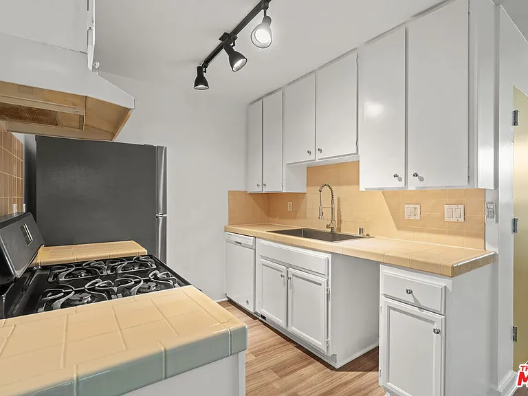 511 Rialto Ave #1 — Photo 4