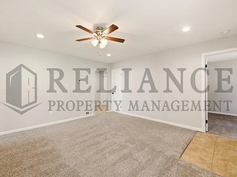 3123 W Douglas Ave — Photo 11