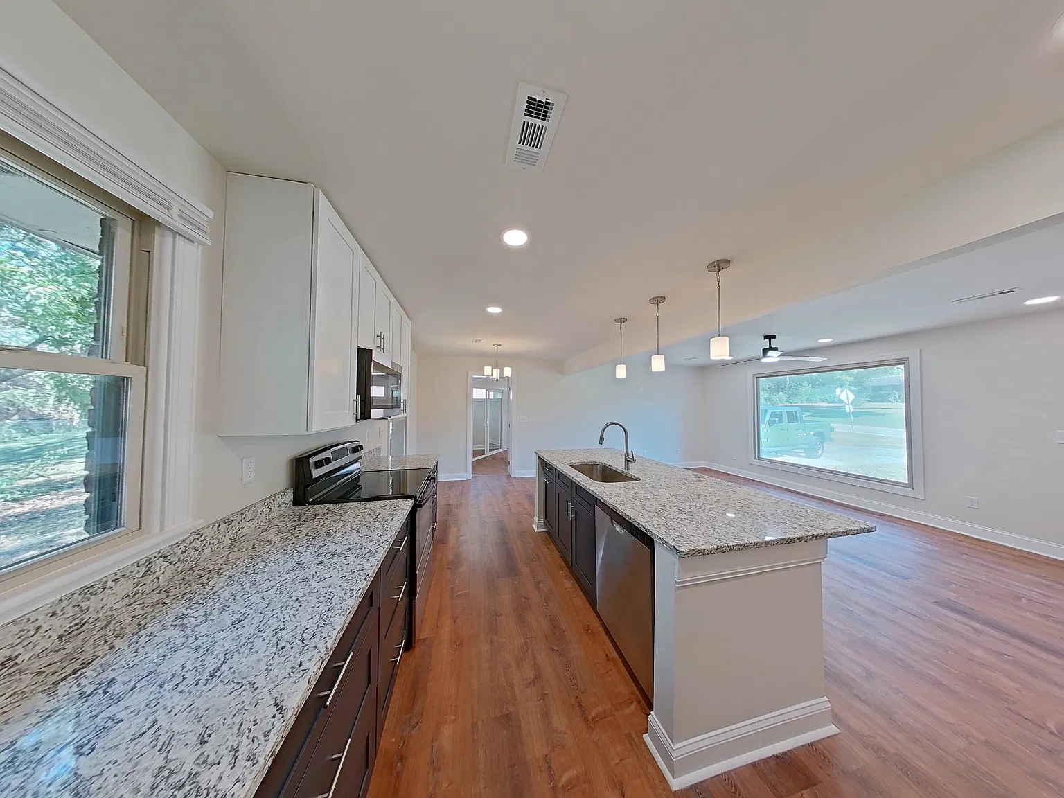 4 bed, 2.5 bath, 2093 sqft, $2,900 — Photo 4