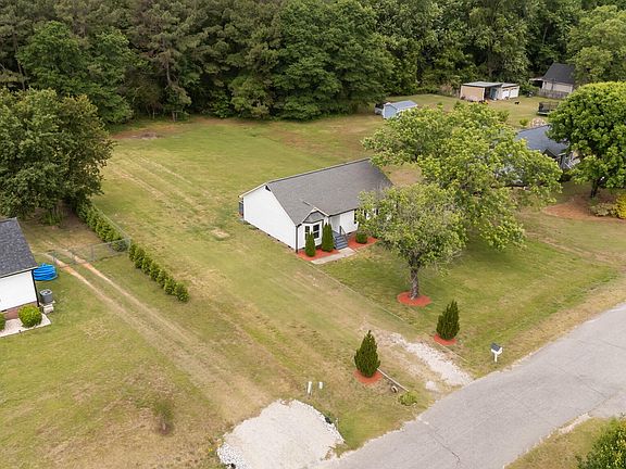 4th image of 127 Riders Ridge Ln