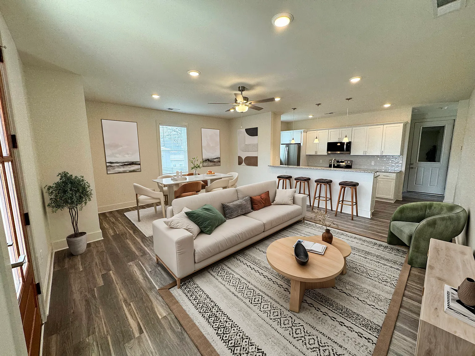 3 bed, 2.5 bath, 1596 sqft, $2,600 — Photo 2