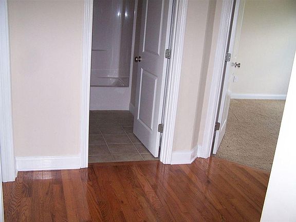 3rd image of 921 Hidden Creek St