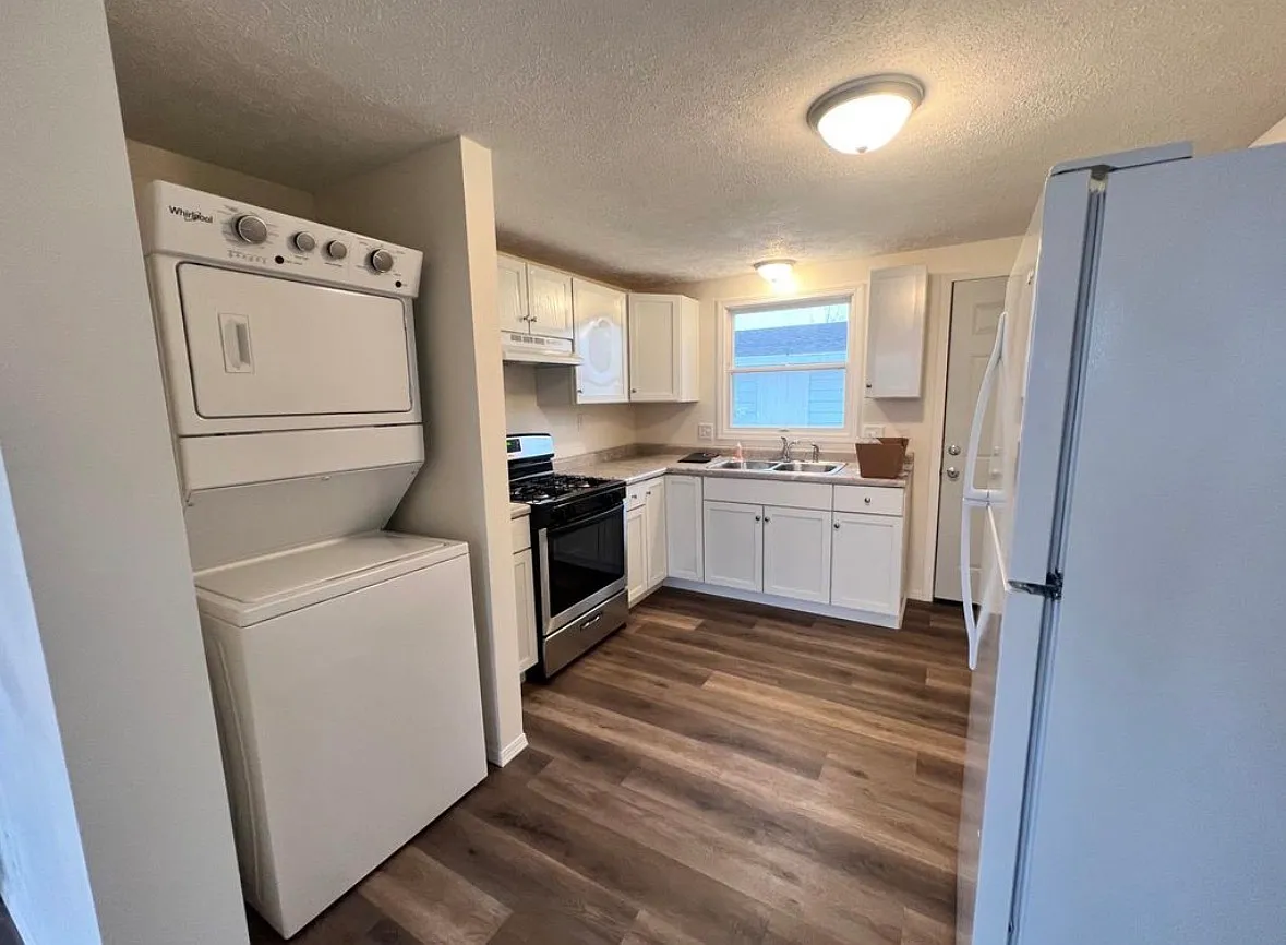 2 bed, 720 sqft, $1,200 — Photo 2