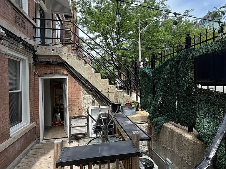 1242 N Greenview Ave — Photo 18