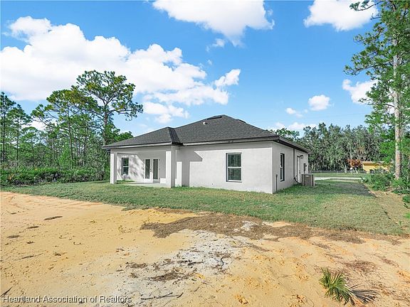 4th image of 1225 Viburnum Dr