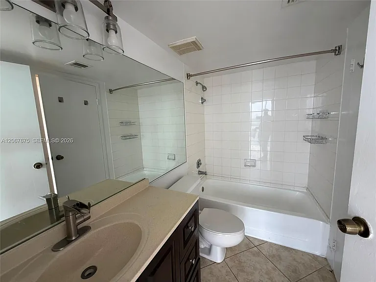 7601 E Treasure Dr #2007 — Photo 7