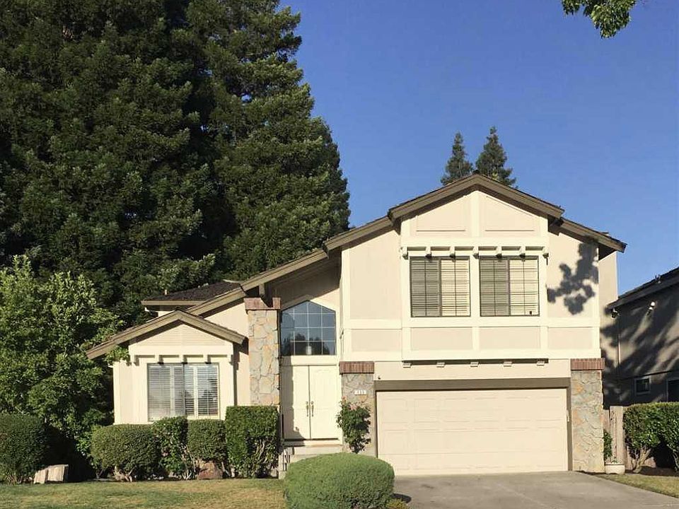 1st image of 135 Chadbourne Dr