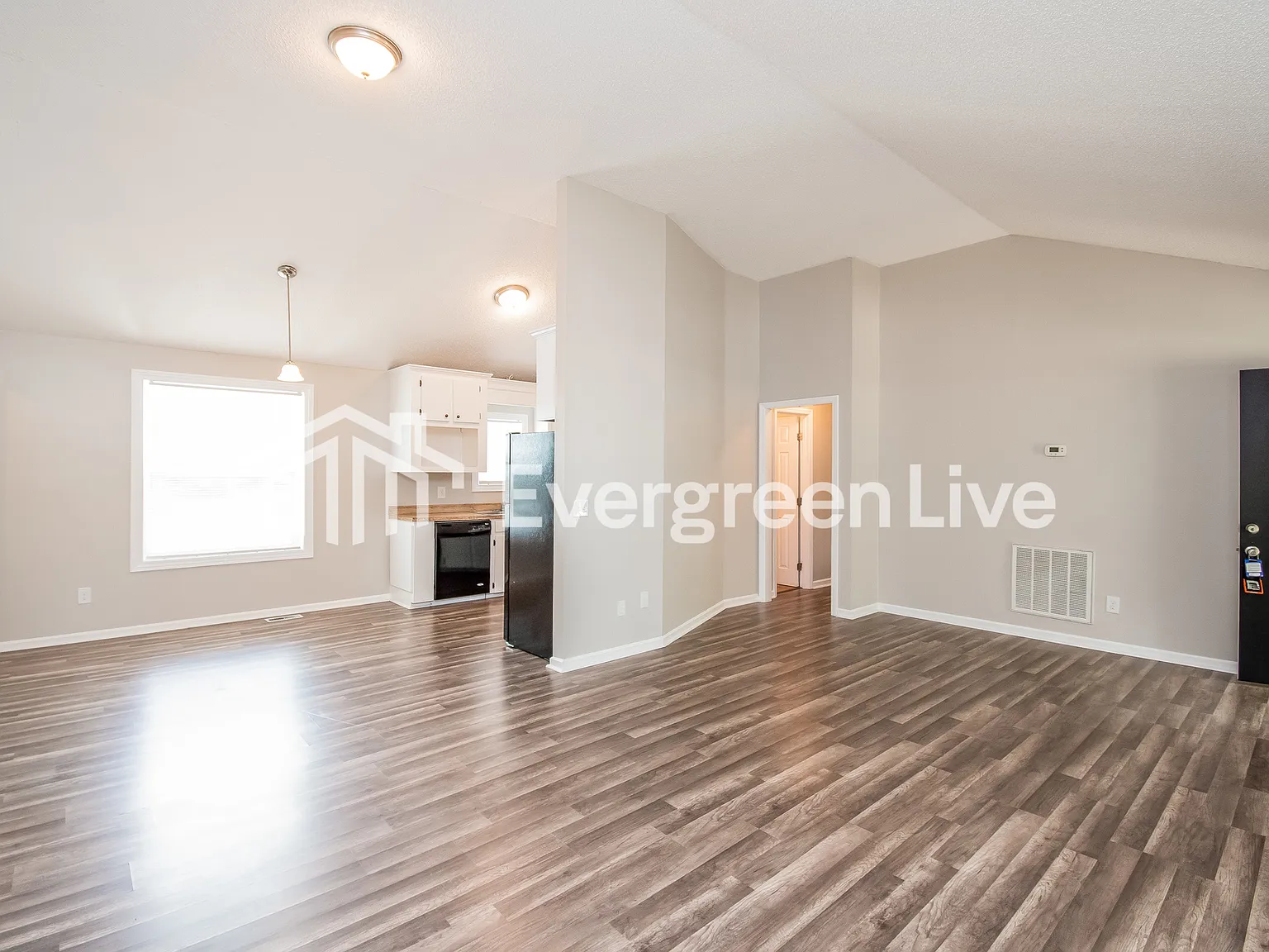 3 bed, 2.0 bath, 1220 sqft, $1,695 — Photo 4