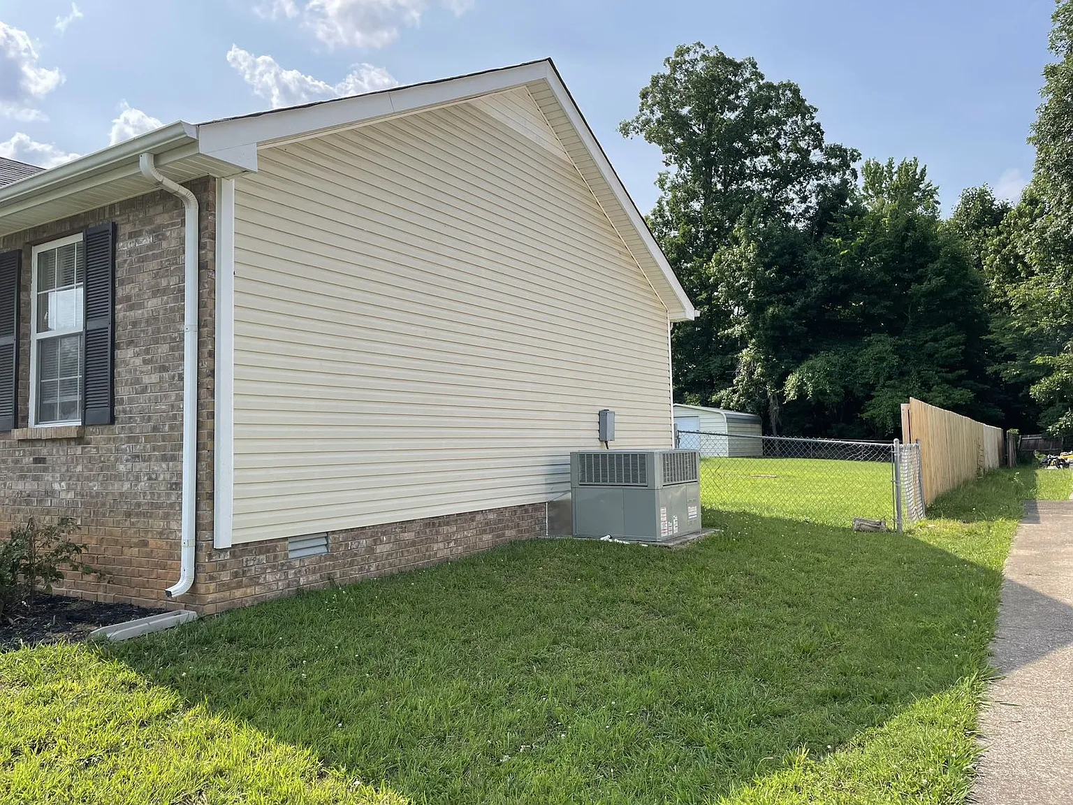 3 bed, 1137 sqft, $1,575 — Photo 4