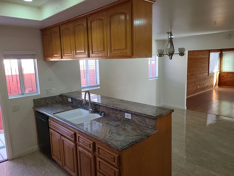 851 Taft Ave — Photo 16