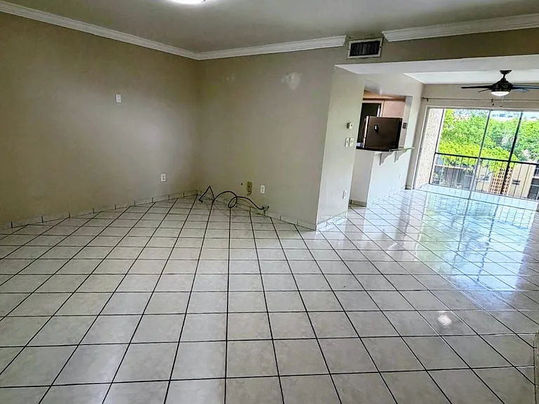 8401 SW 107th Ave — Photo 2