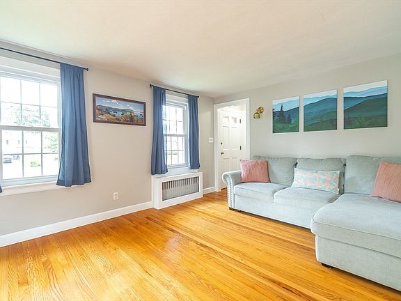 4th image of 55 Gillette Cir