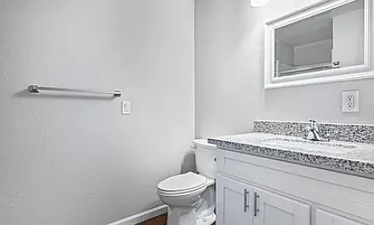 1146 E 2nd St #B — Photo 14