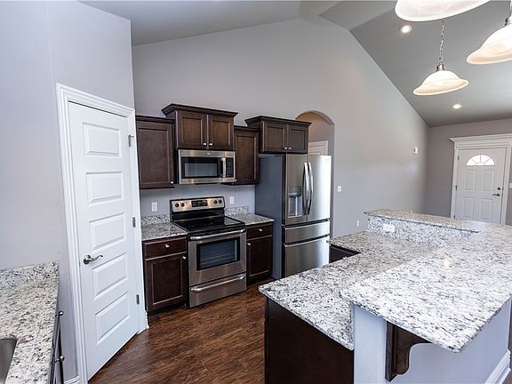 4th image of 461 Sundowner Ranch Ave