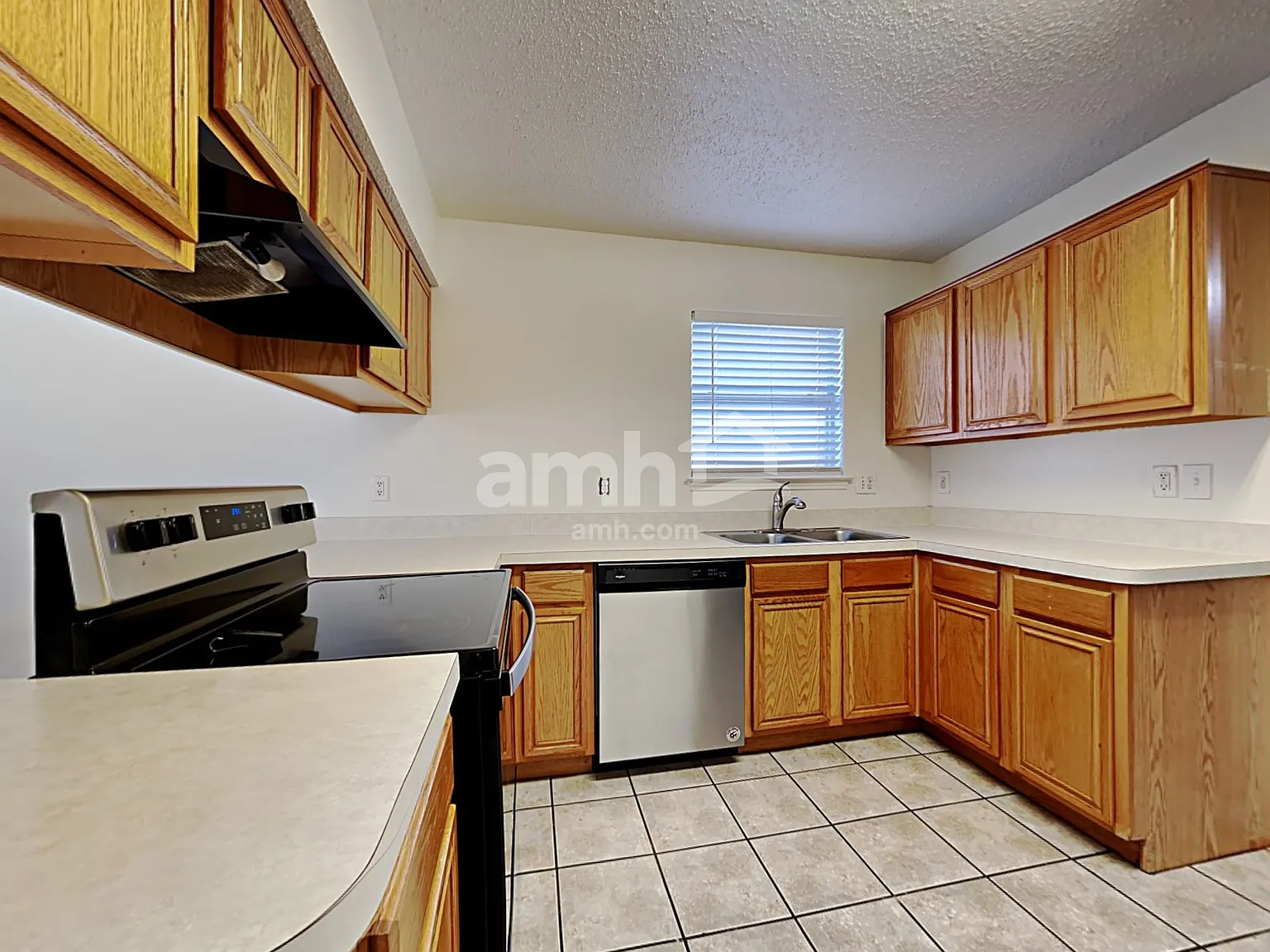 4 bed, 3.0 bath, 1904 sqft, $2,235 — Photo 3