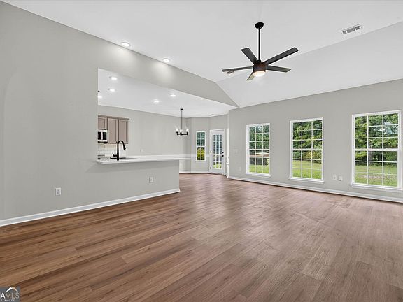 3rd image of 839 Granite Ln