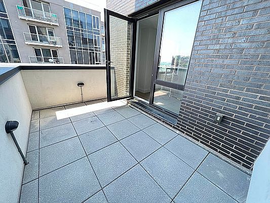 1st image of 557 4th Ave #920