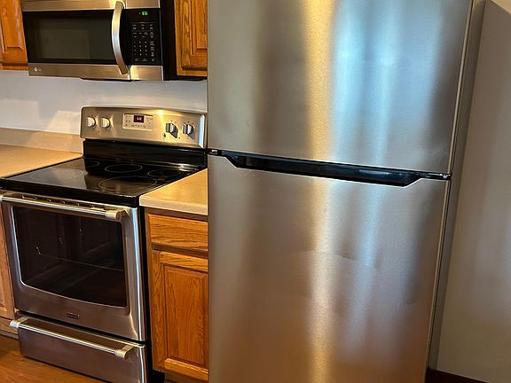 3rd image of 5577 Wickford Ln