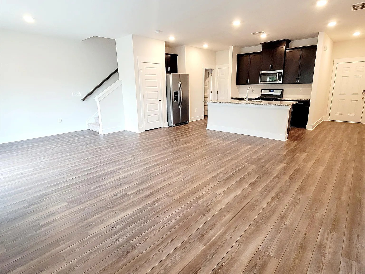 202 Round Back Way *1 - 1 — Photo 2