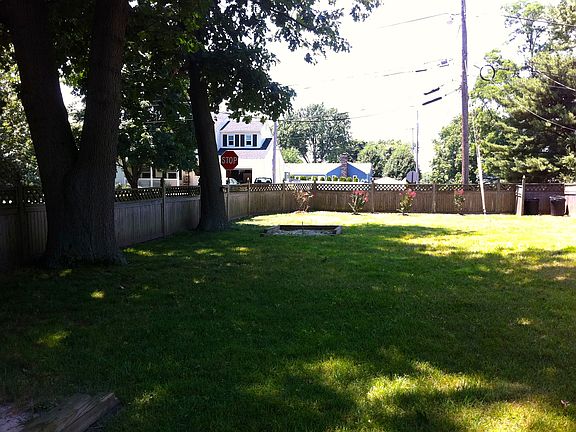 Lot on side of house