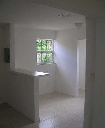 3rd image of 1470 NE 154th St