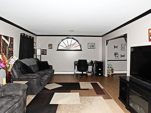 5th image of 104 Briar Lake Dr