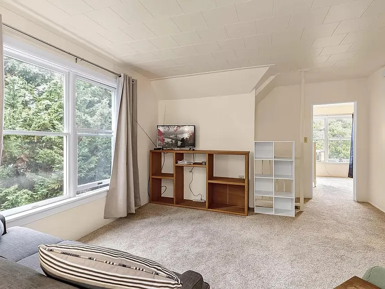 11 Beach Ave — Photo 7