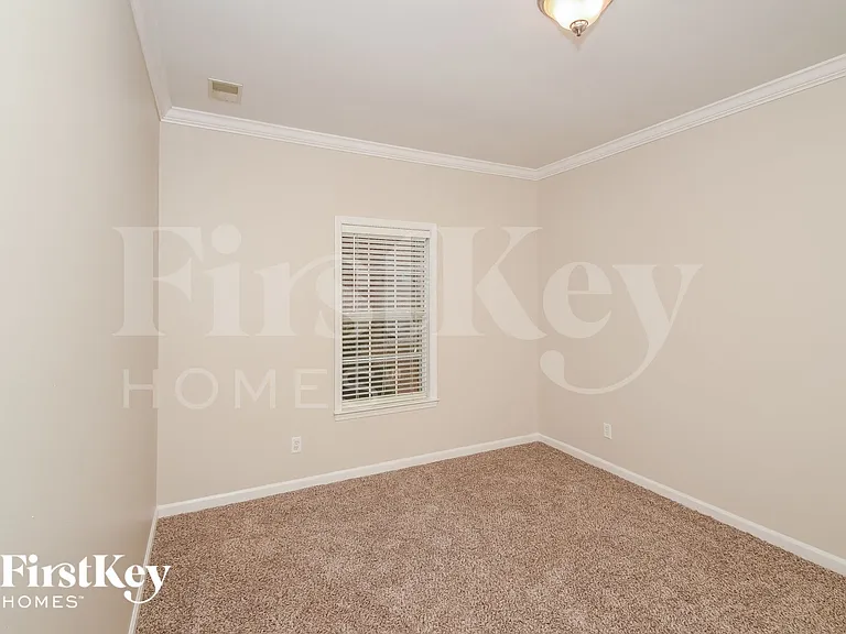 540 Enclave Cir — Photo 12