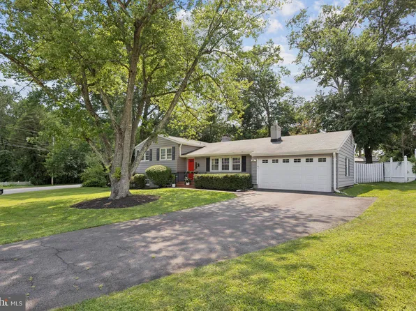 7810 Midday Ln, Alexandria, VA 22306