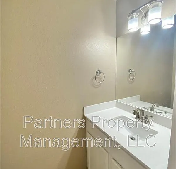 1530 N Addington Ave — Photo 7
