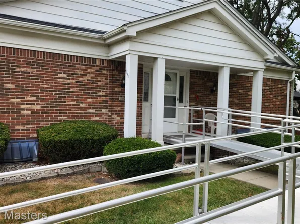 4641 Leisure Ln, Trenton, MI 48183