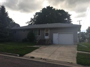308 S 2nd St, Lake Park, IA 51347