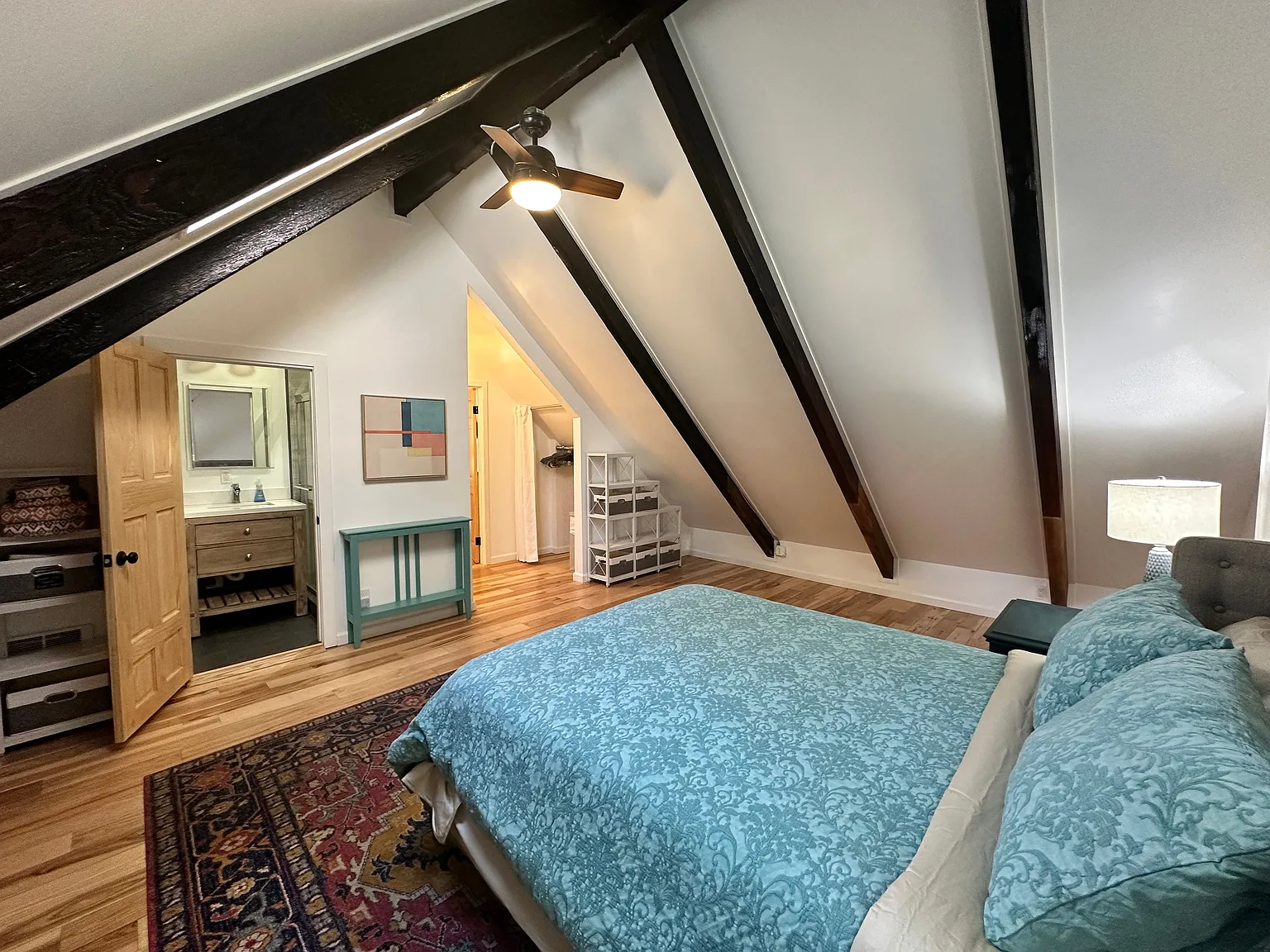 4 bed, 3.0 bath, 1327 sqft, $5,200 — Photo 4
