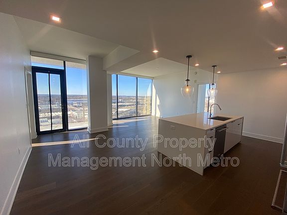5th image of 788 W Marietta St #814